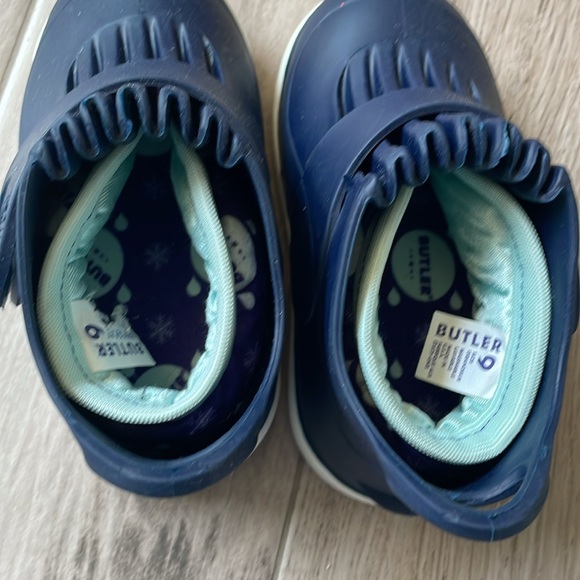 Butler kids Size 9 with booties and rubber outer layer. - Picture 3 of 5